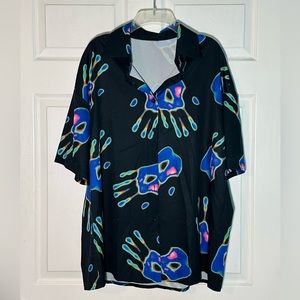 NWOT thermal handprint button down top